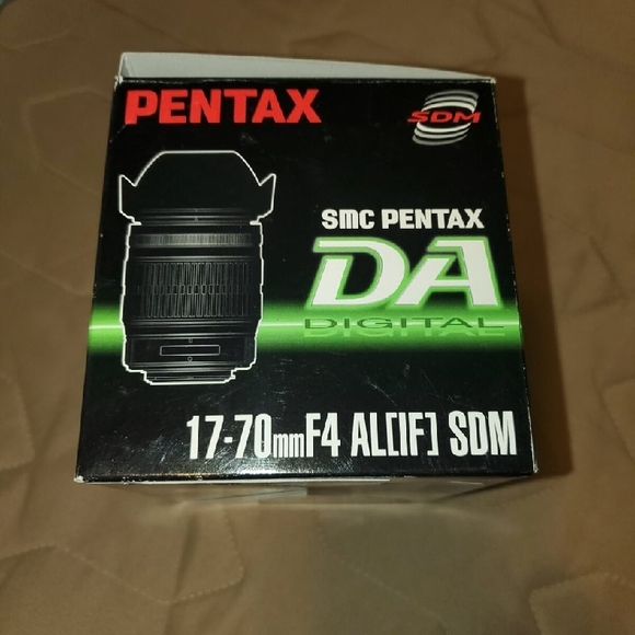 Pentax SMC DA 17-70mm F4 AL IF SDM Lens - Picture 2 of 5